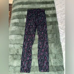 Lululemon black, purple & blue pattern wunder trains size 4!